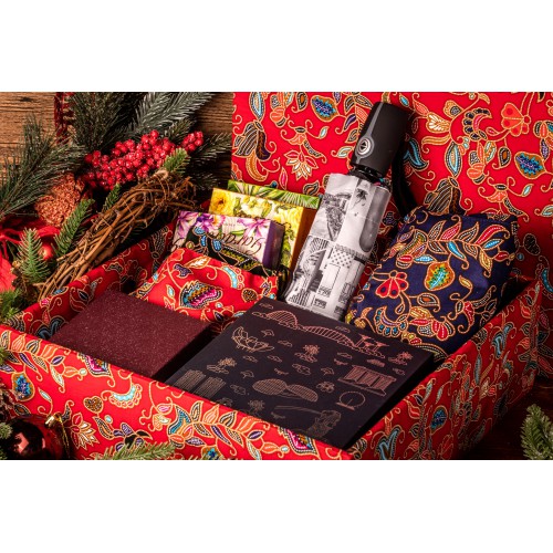 A Lavish Christmas